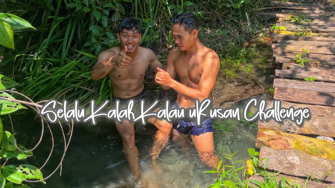 Petualang di Alam Membersihkan Ranting Kayu