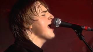 Video thumbnail of "Too Close For Comfort (Live) - McFly"