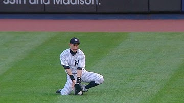 Ichiro slides to make a great catch in right