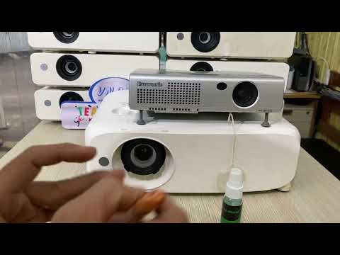 Video: Làm thế nào để bạn làm sạch ống kính máy chiếu Optoma?