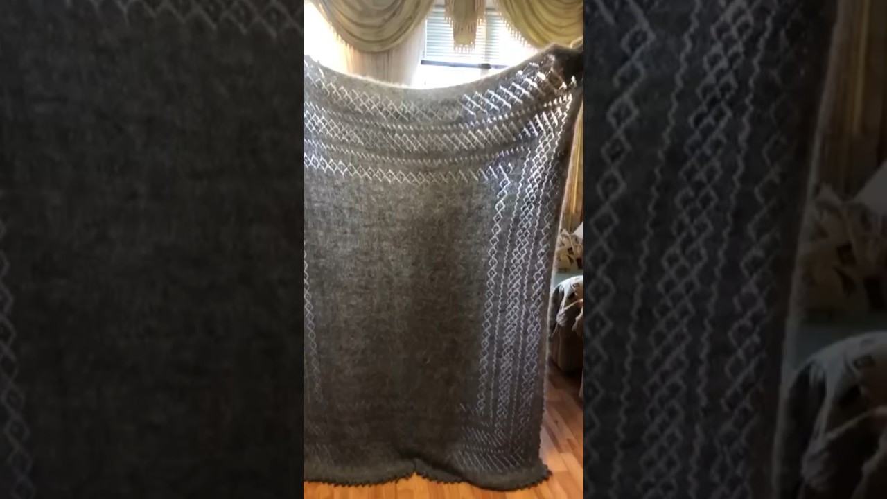 Плед один в наличии . Только со спиц . Цена 30 000 рублей . Ватсап : ‪+7 915 584‑48‑27‬