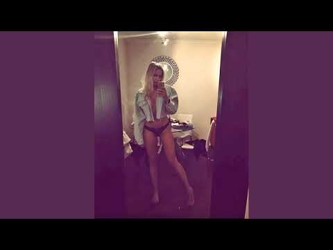 Video: Natalia Rudova In 'n Rooi Mikro-bikini Het Haar Sjarme Gewys