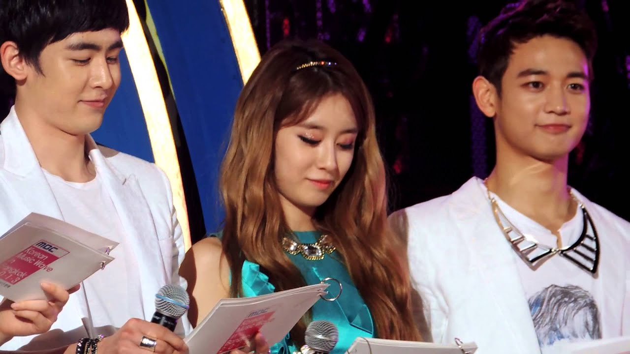 [FANCAM] MC Jiyeon at MBC KMW Bangkok 2013 - ending