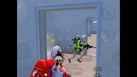 1V4 IN ONE SPRAY 😱 #shorts #clutch #1vs4 | PUBG | BGMI