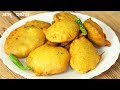 ये एक चीज डाल के बनाए एकदम क्रिस्पी और फ्लफी आलू के पकोड़े | Crispy Aloo Pakora | MadhurasRecipe