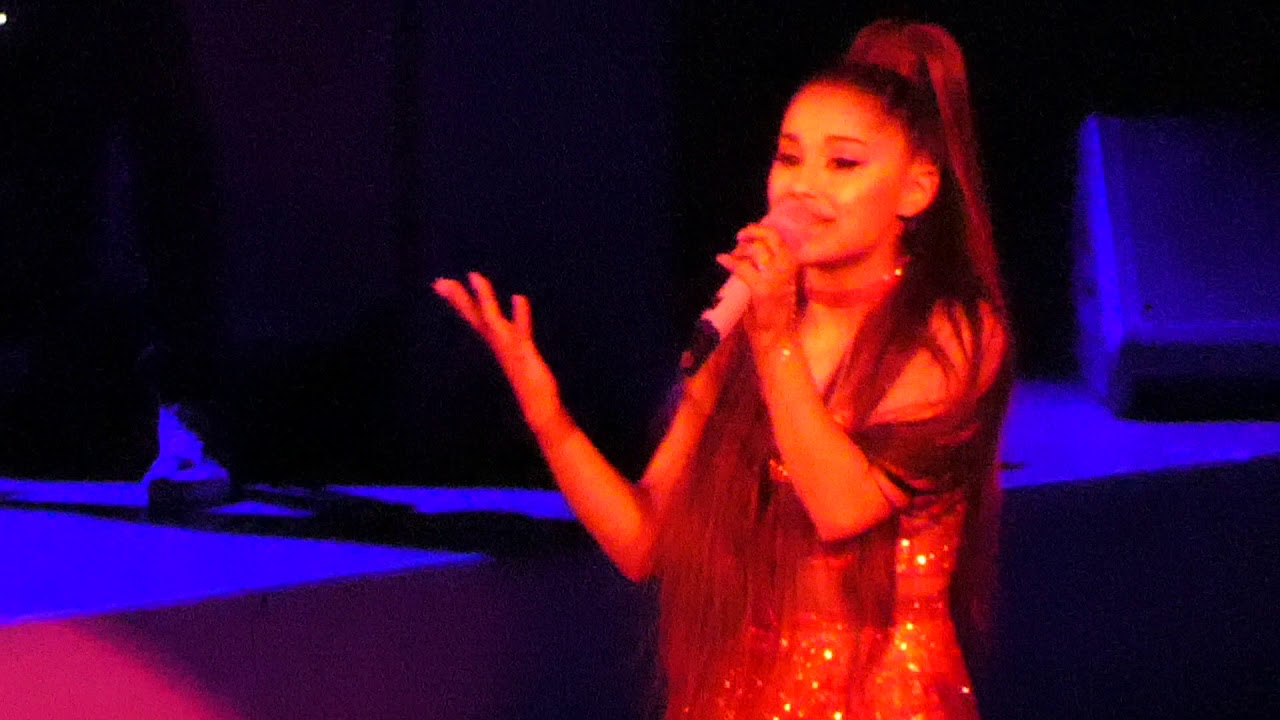Ariana Grande Sings Christmas Medley Gets Tearful At La