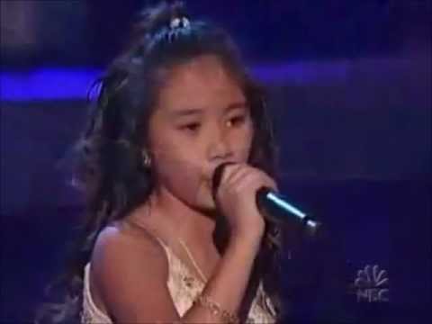 The little girl sings like a pro - YouTube