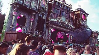 Tomorrowland 2015, part 1 – with Josh Wink, Monika Kruse and Andhim.
http://www.djsounds.com/11/05/tomorrowland-2015-part-1-%E2%80%93-josh-wink-monika-kruse-and-andhim
Josh Wink dragged his vinyl collection all the way from Philly (US) to the Café DAnvers Stage at Tomorrowland.
Monika Kruse played at Tomorrowland for the very first time in her 25-year DJ career, rocking a booming set at the Carl Cox & Friends Stage.
Crack up with Andhim after playing at the Ketaloco stage. They had zero expectations, but eventually loved shuffling at Tomorrowland with rainbows, selfie sticks and champagne. Tomorrowland 2015, part 1 – with Josh Wink, Monika Kruse and Andhim.