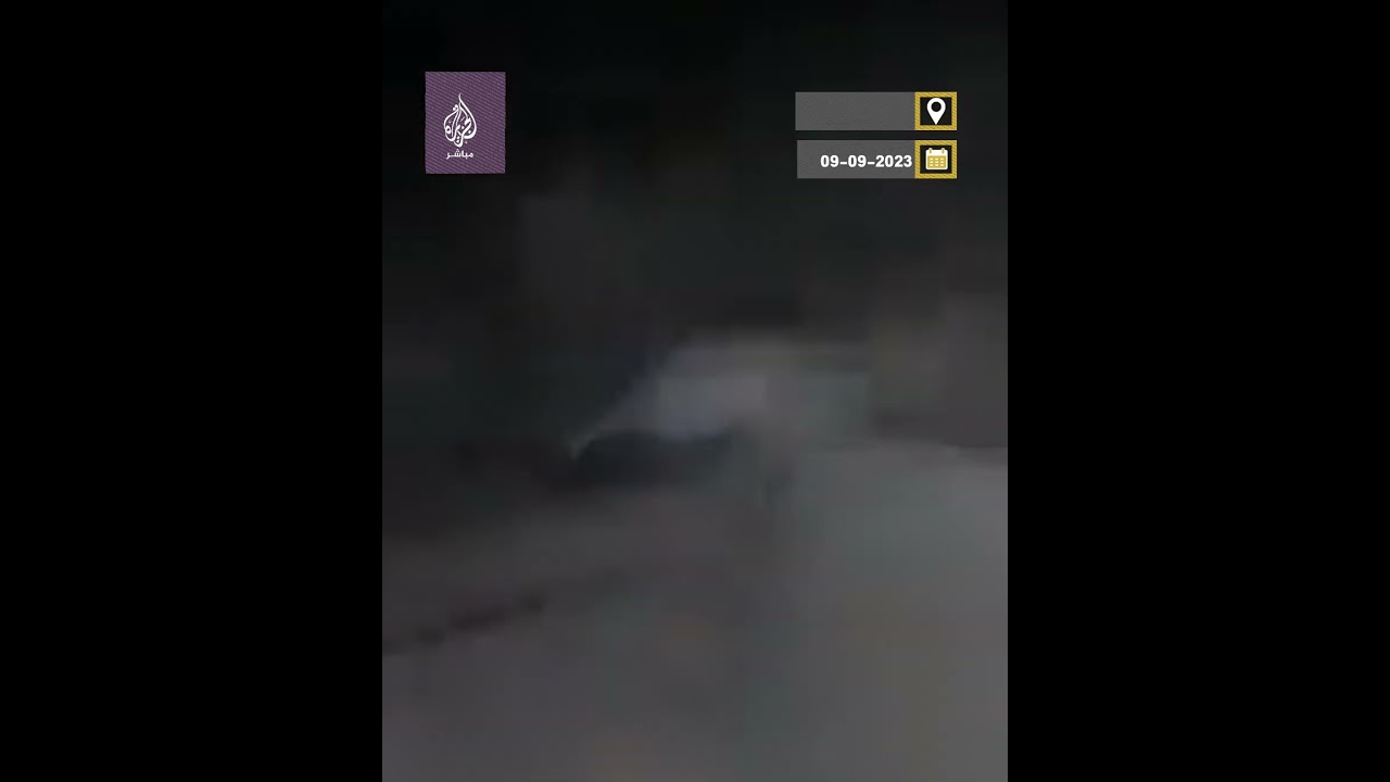 "الله سيدي ربي مشان أولادي".. مغربي يبحث برعب عن أولاده تحت الأنقاض