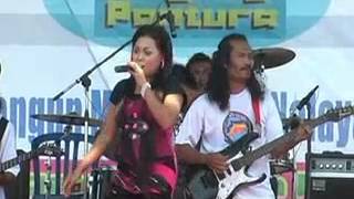 Zizi Safika AXARA   Ketaman Asmoro