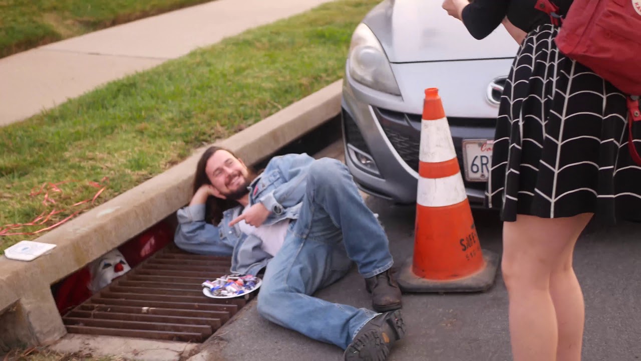 Best It Pennywise Creepy Clown In The Sewer Prank On Halloween Gone Wrong Youtube