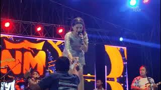 BERPISAH DIUJUNG JALAN - ALMERA SABRINA - NEW MONATA - LIVE PERFORM AT PASAR BANGGI REMBANG 2024