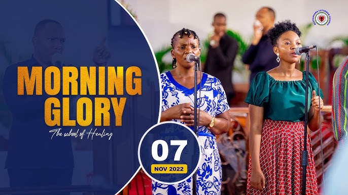 Mushuk suratida kamming qilayotgan ayol