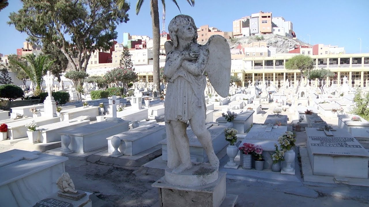Un paseo por el cementerio de la Purísima