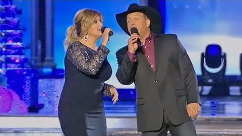 Thumbnail of Garth Brooks & Trisha Yearwood - Marshmallow World (Christmas Together)