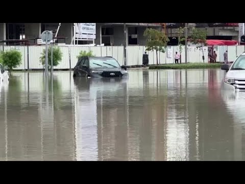 Dubai roads flooded following heavy rains