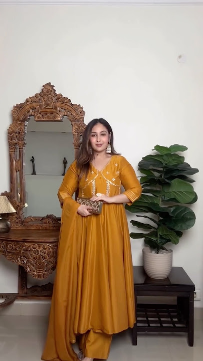@shreyasharmaa29 is serving grace, glam, and all the festive vibes! 💫🌸