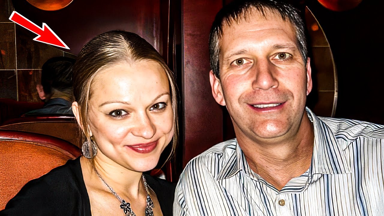 ¡Una pareja se va de vacaciones, pero el marido regresa sólo con una bolsa para cadáveres!