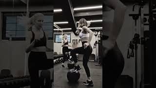 Burcu Esmersoy Hocasıyla Spor Yapıyor