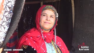 Fatma Hemşire  Köy Kadınları ve Sultan Bacı ile  Beraber Gelin Okşama  Türküleri Söyledi Resimi