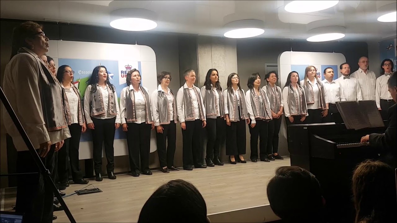 Un beso y una flor - Coro Docentes y Administrativos PUJ