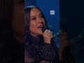Alanis Morissette sings Ironic #everybodyslive #johnmulaney