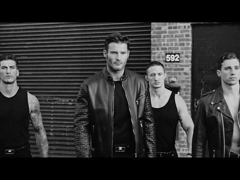 საჩუქარი ძლიერი და სექსუალური მამაკაცებისთვის ისი პარისგან -VERSACE\"-ს DYLAN BLUE -ს პრეზენტაცია