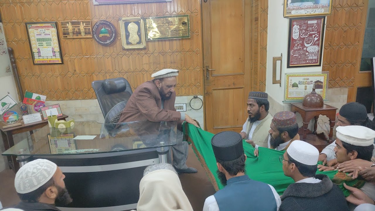 On the Occasion of Uras Muhaddis e Azam Students of Jamia taking ...