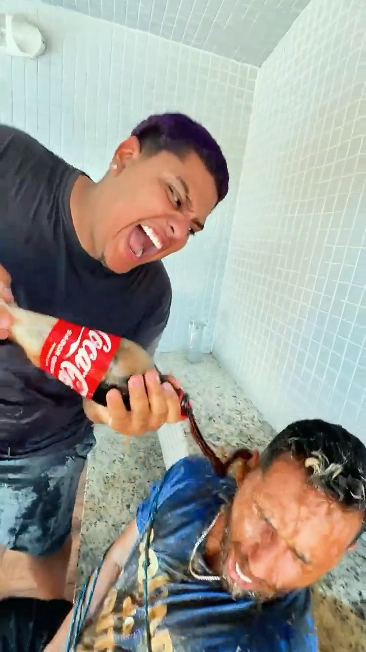 Coca cola vs água #shorts