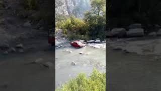 Cruzando el río diguillin reserva Ñuble ,Nissan Terrano