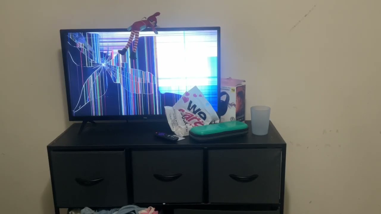 ￼My elf ￼caught moving he destroyed my TV ￼￼￼ he is back ￼😡😡😡😡😡😡vlogmiss day 14