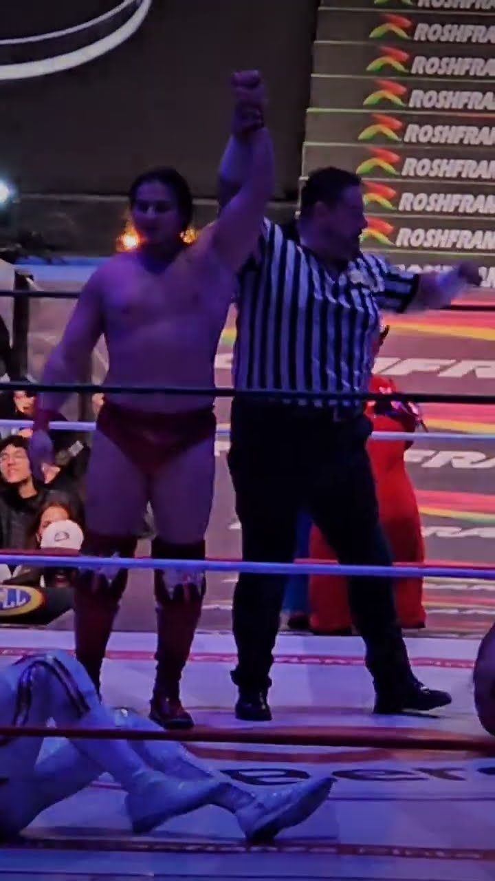 Triunfo de Rocky Romero, Ángel de Oro y Niebla Roja en la Arena México