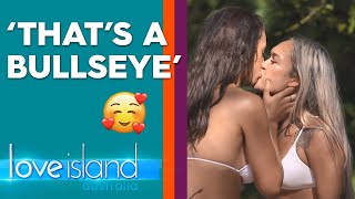 First Look Cie And Phoebe Share Steamy Kiss Love Island Australia 2019