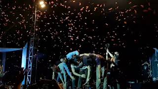 Ariel Noah Buka Bajunya Lempar Ke Penonton Ambon