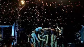 Ariel Noah Buka Bajunya Lempar ke Penonton | Ambon