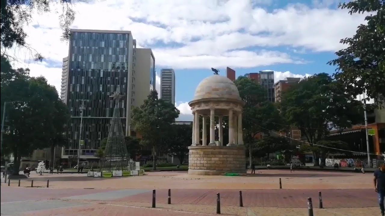 EL EMBLEMÁTICO EJE AMBIENTAL DE BOGOTÁ COLOMBIA