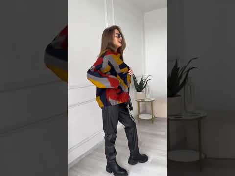 Бомбер жіночий вовняний на кнопках із кишенями розміри норми та напівбатал, видео 1