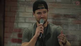 Nerd HQ 2016: Hat Swapping (Stephen Amell Conversation Highlight)