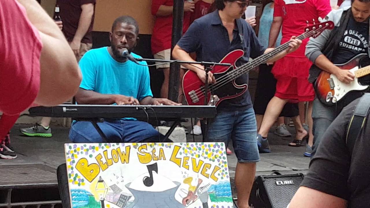 Man singing Adele better than Adele