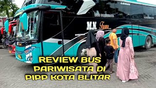 Review Bus Pariwisata Sedang Parkir Di Pipp Makam Bung Karno Blitar..