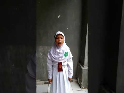 Menyanyikan Lagu Apuse dari Papua Barat
