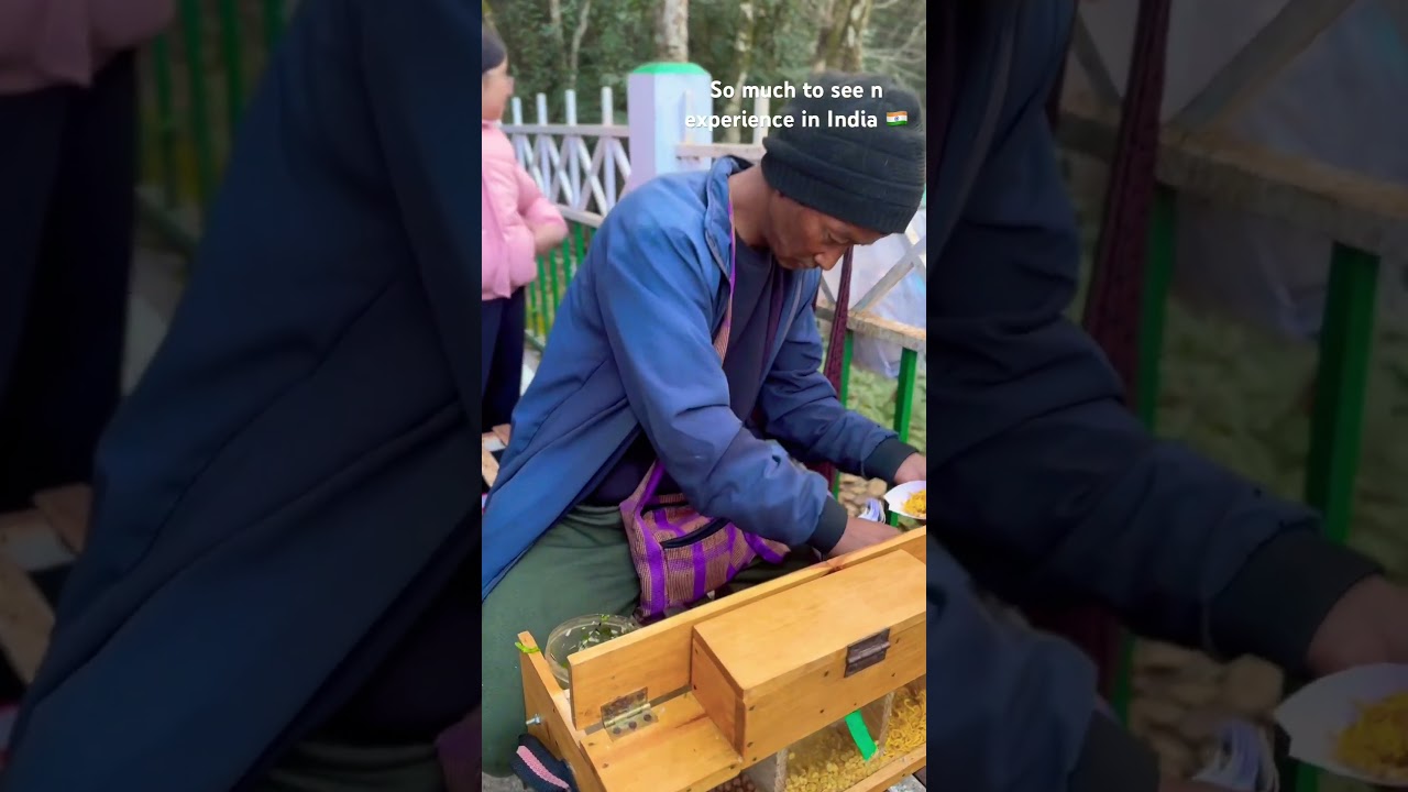 Trying some local chana chaat from a small vendor in India 🇮🇳 