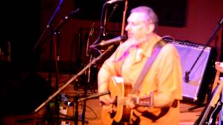 David Bromberg  "Mr Bojangles" w/ Cool Jerry Jeff 'Walker Story@2:50 and Guitar solo @ 6:oo chords