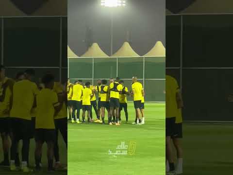 استقبال لاعبي الاتحاد زميلهم فابينهو وترديد أسمه