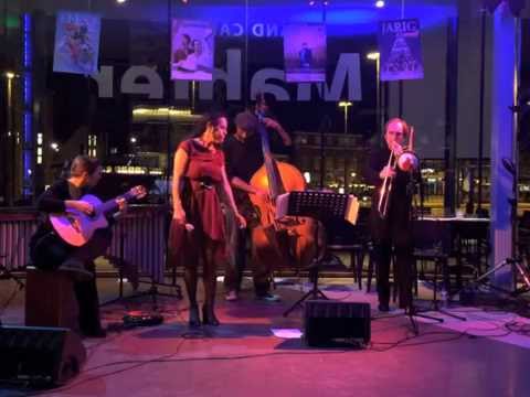 Compilation of Um À Zero on the Charivari Wereldmuziek Festival 2015.