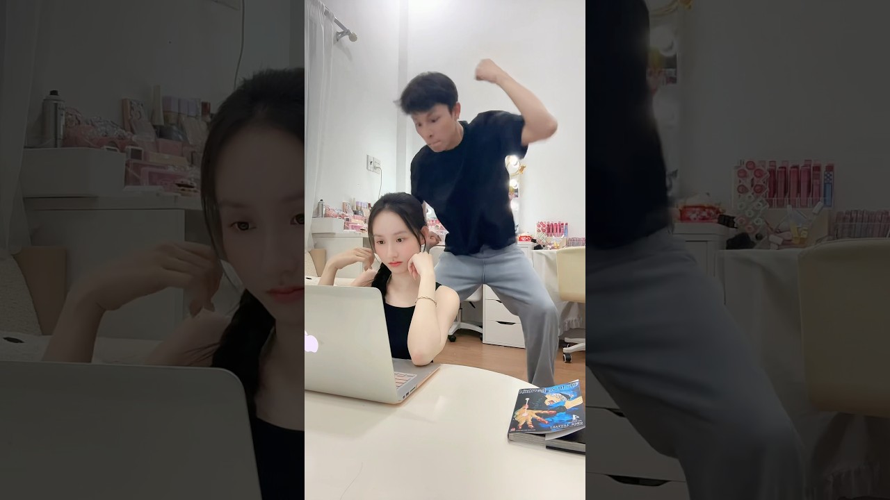 Tối Ngày Cứ Nhờ Tui Lấy Đồ =((( 