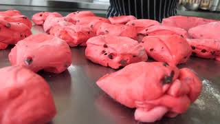 Amazing Cube Watermelon Bread Watermelon Bread Recipe/烤西瓜面包 screenshot 2