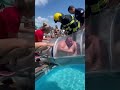 Surprise au parc aquatique ! 😱