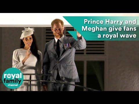 Prince Harry and Meghan give fans a royal wave