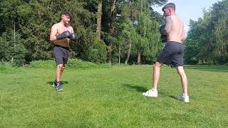 Body Sparring outside with Bazza 🥊